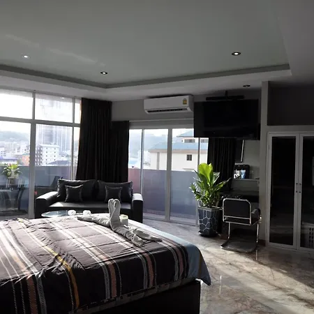 Koenig Mansion โรงแรม 4*