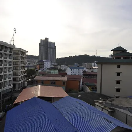 Koenig Mansion โรงแรม 4*