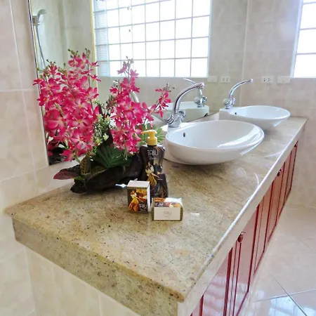 Butterfly Garden Boutique Residences Large Luxury Apts And A Lifetsyle Destination By Neang, Everything Need Right Here 1-3 Bedrooms 110 To 190 Sq Mtrs, 2 Full Bathrooms, Rain Shower, Bath, Bbq, Free Wifi, Staff 24-7, Close To Beac อพาร์ทเม้น *