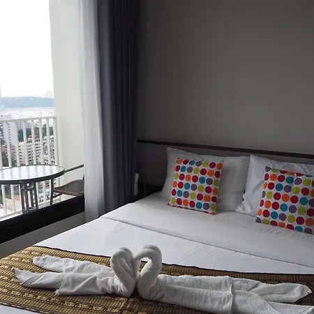 อพาร์ตโฮเทล The Base Central