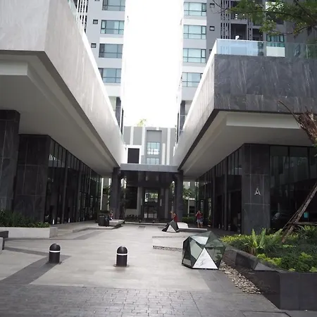 The Base Central 3*