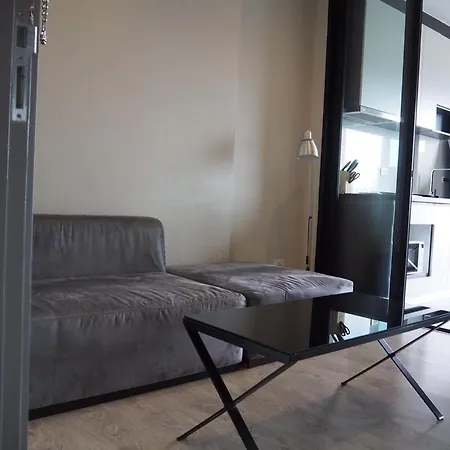 อพาร์ตโฮเทล The Base Central 3*