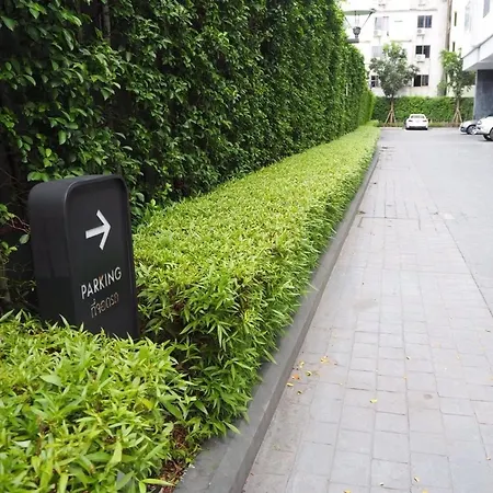 The Base Central อพาร์ตโฮเทล 3*