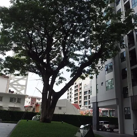 The Base Central อพาร์ตโฮเทล 3*