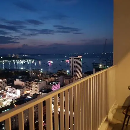The Base Central อพาร์ตโฮเทล Pattaya