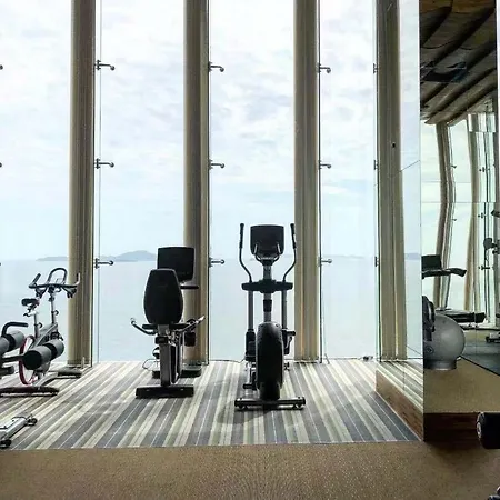 Sky Swimming Pool Riviera อพาร์ตโฮเทล