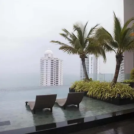 Sky Swimming Pool Riviera อพาร์ตโฮเทล