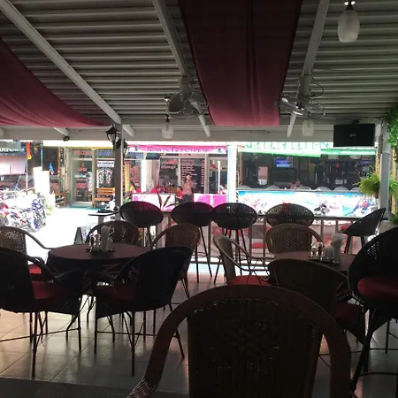 Zip & Restaurant โรงแรม 3*