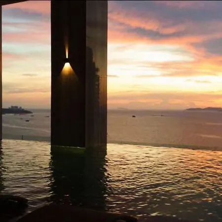 อพาร์ตโฮเทล Sky Swimming Pool Riviera Pattaya