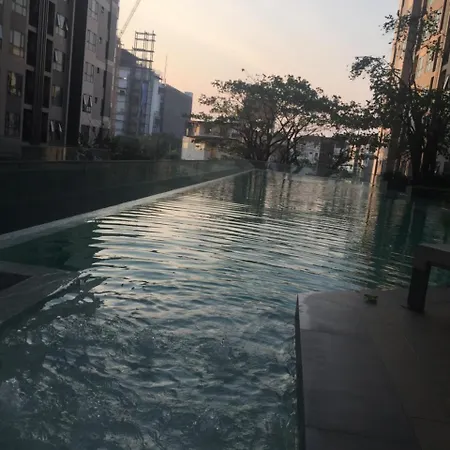 The Base Central อพาร์ตโฮเทล