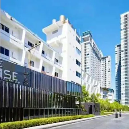 อพาร์ตโฮเทล The Base Central Pattaya