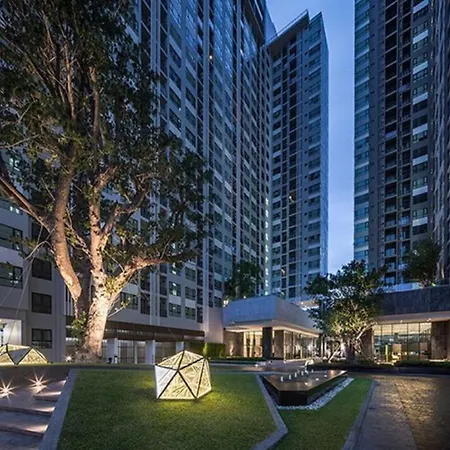 The Base Central 3*
