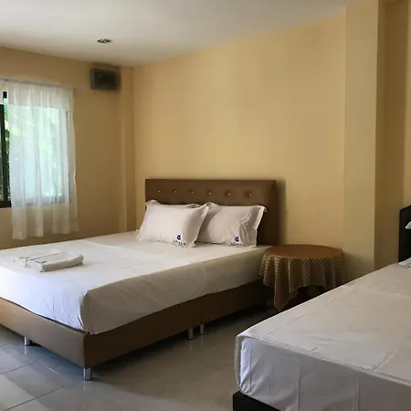 Green Beach โรงแรม 3*