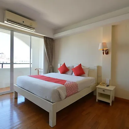 โรงแรม Oyo 109 Ozone Prime 4*