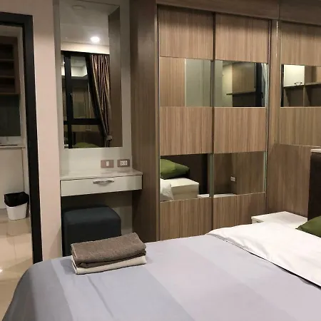 อพาร์ทเม้น Dusit Grand View *