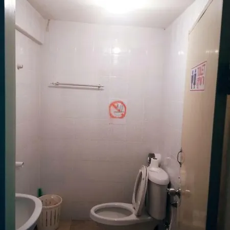 Hostel Backpackers (adults Only) *