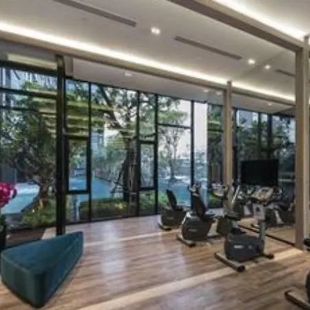 อพาร์ตโฮเทล The Base Central 3*