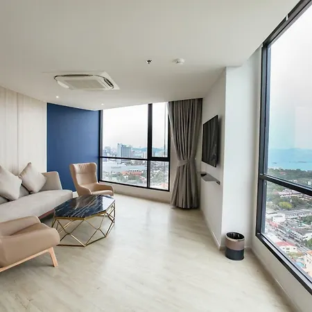 Brighton Grand & Convention Hotel 5*
