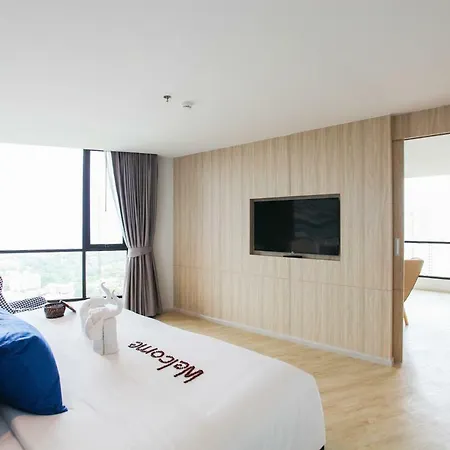 Brighton Grand & Convention Hotel