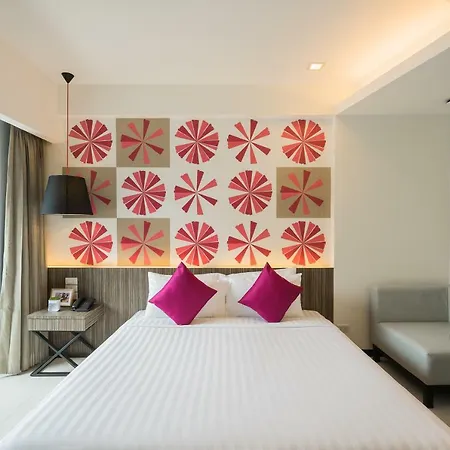 J โรงแรม 4*