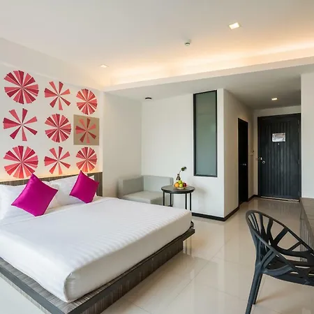 J โรงแรม 4*