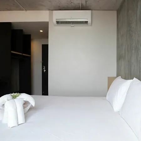 โรงแรม B2 South