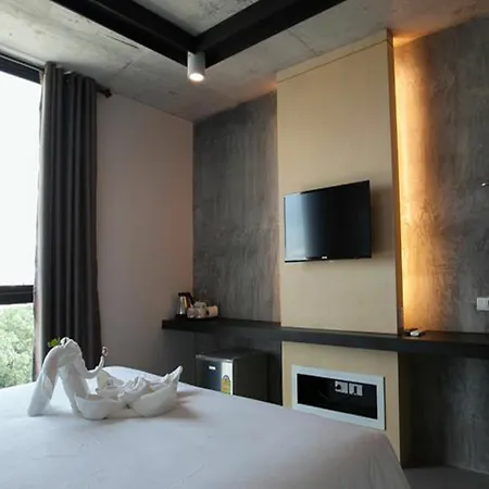 โรงแรม B2 South 3*
