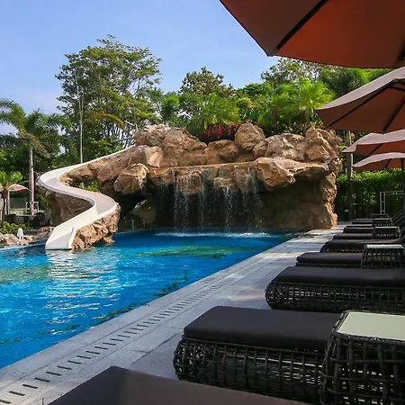 โรงแรม Amari Residences