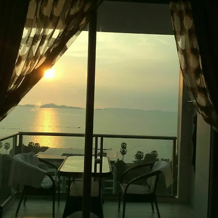 Apartment The Riviera Wongamat Hong *