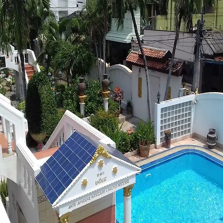 Oranje Hotel 3*