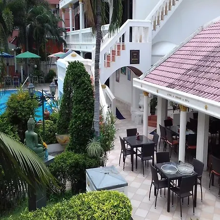 Oranje Hotel 3*
