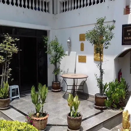 Oranje Hotel 3*