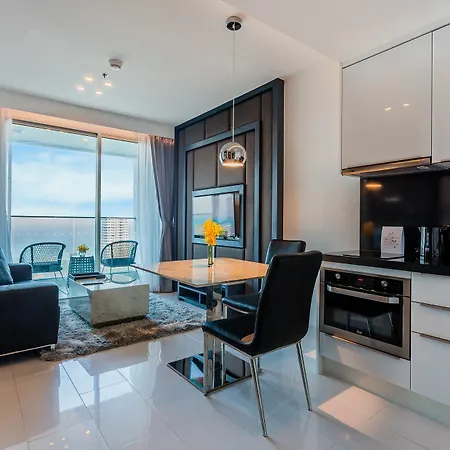 โรงแรม Amari Residences