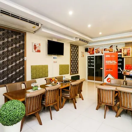โรงแรม Oyo 146 Rivana Boutique By Sandara 3*