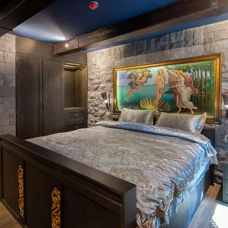 โรงแรม Castle Suites