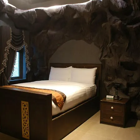 Castle Suites โรงแรม 5*