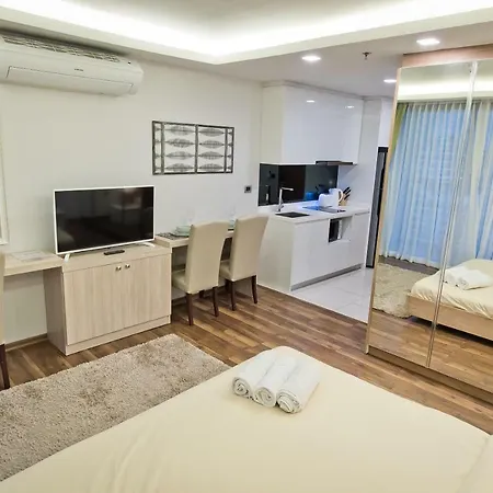 Apartment Stylish In Peak Towers