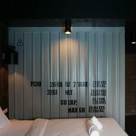 Nine Blue โรงแรม