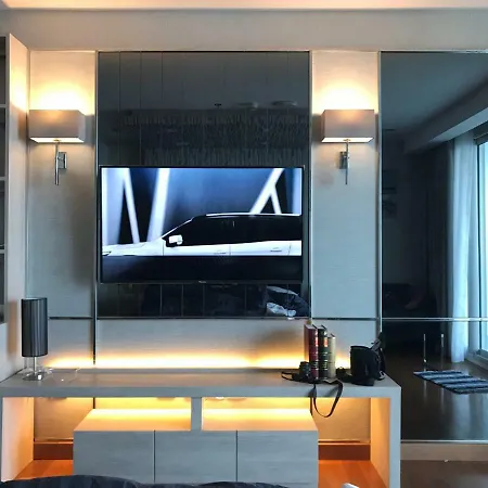 Luxurious Beachfront Apartment *
