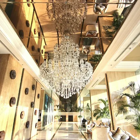 Luxurious Beachfront Apartment *