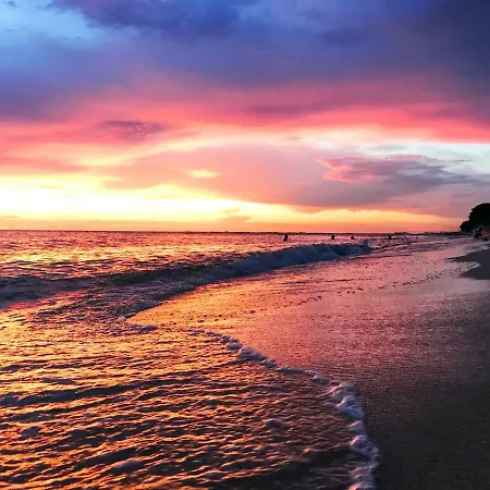 Green Beach โรงแรม