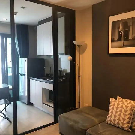 The Base Seaview Apartment *