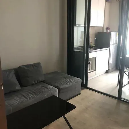 The Base Seaview Apartment *