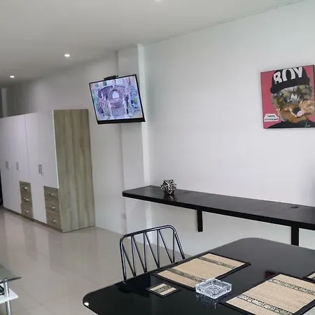 The Spot Bar & Gallery บ้านพัก Pattaya