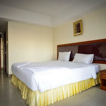 Rajadhani โรงแรม 3*