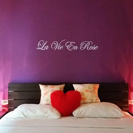 Harry's Place ที่พักพร้อมอาหารเช้า Pattaya