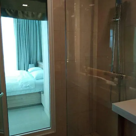 City Garden Tower Condominium 5*
