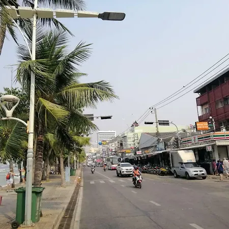 อพาร์ทเม้น Montana Court Pattaya