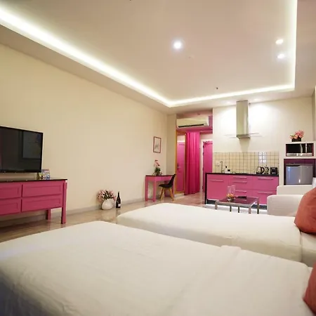เรสซิเดนซ์ ชั้นที่ 21 พัทยา โรงแรม 4*