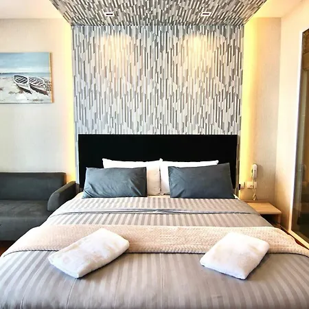 Luxurious Beachfront Apartment